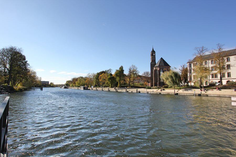 Uferpromenade an der Havel in Brandenburg an der Havel