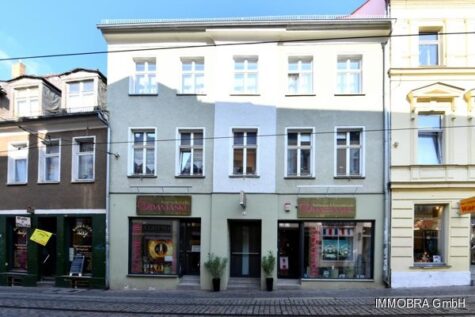 Voll vermietetes Wohn- & Geschäftshaus inkl. 10 PKW-Stellplätzen in bester Lage