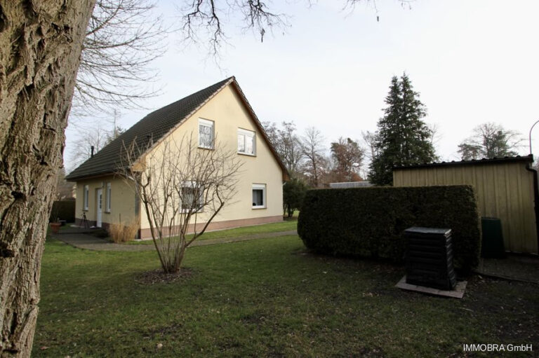Giebel Straßenseite – Einfamilienhaus in Brandenburg an der Havel