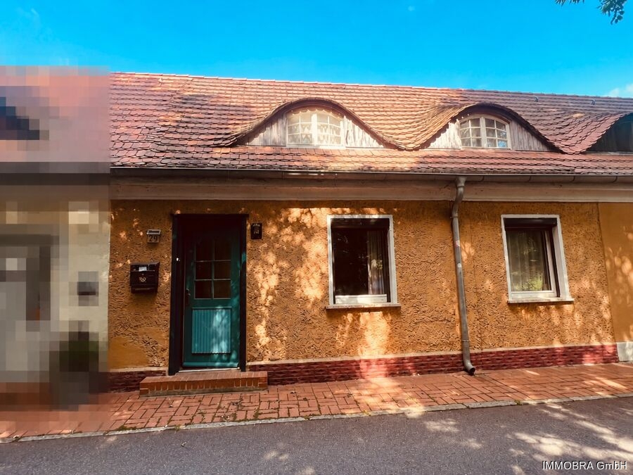 Charmantes denkmalgeschütztes Reihenhaus mit Wintergarten, Garage und Garten in Brandenburg-Plaue