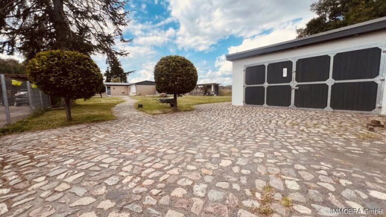 Auffahrt – Bungalow in Brandenburg an der Havel