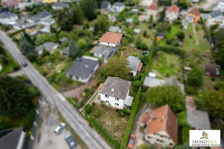 Luftbild: Lage an der Straße – Einfamilienhaus in Brandenburg an der Havel