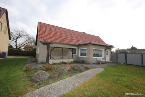 Einfamilienhaus auf großem Grundstück in Roskow