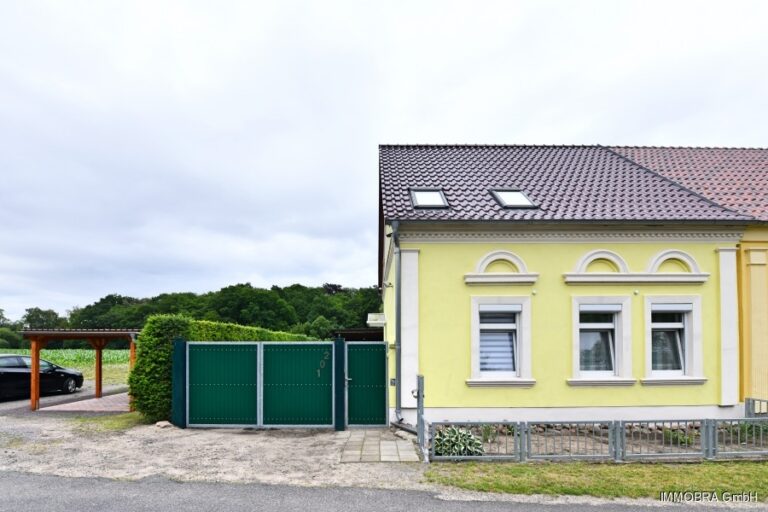 Fassade – Doppelhaushälfte in Ziesar, Bücknitz