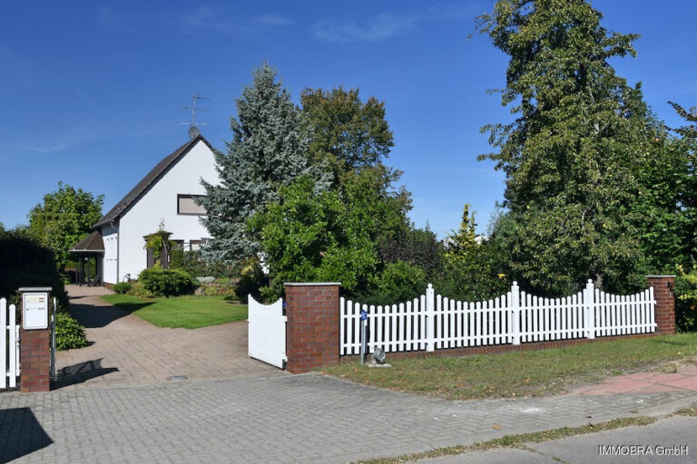 Blick von der Straße – Einfamilienhaus in Brandenburg an der Havel