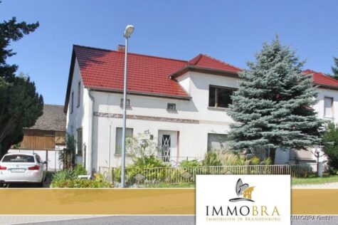 IMMOBRA: Geräumige Doppelhaushälfte mit großer Scheune & schönem Grundstück