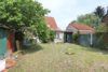 Hof Blick zur Garage - Charmantes Einfamilienhaus auf großem Grundstück in Jeserig