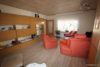 Wohnzimmer.png - IMMOBRA: Eingeschossiges Wohnhaus in guter Wohnlage