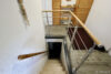 Massive Kellertreppe im Flur - Gepflegte Doppelhaushälfte auf der "Eigenen Scholle"