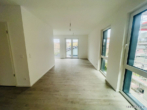 Blick von Küche zum Wohnbereich - Neue 2-Zimmer-Wohnung in Top-Lage von Brandenburg an der Havel