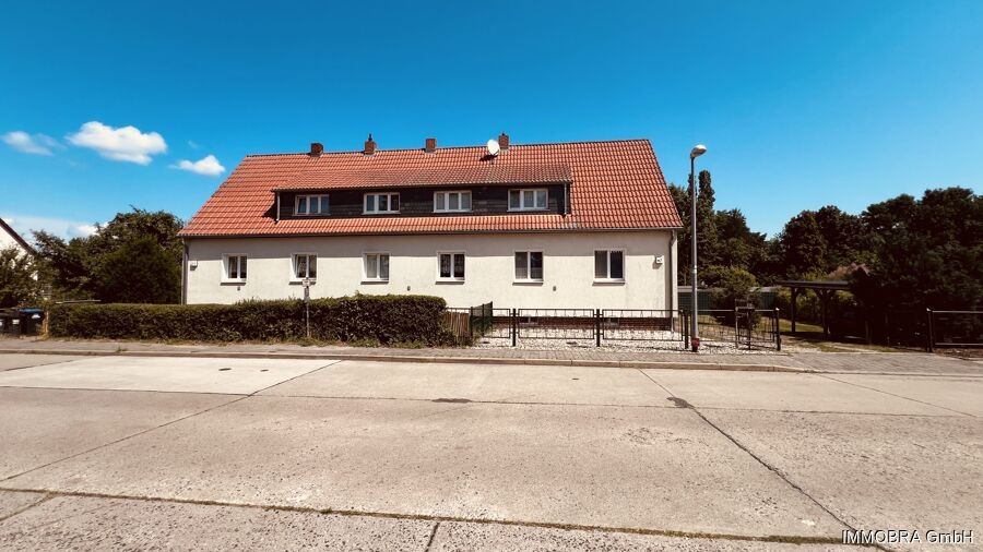 Gepflegter Reihenhausblock mit drei vermieteten Einheiten und großem Grundstück, 14776 Brandenburg an der Havel, Doppelhaushälfte