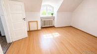 Dachgeschoss Zimmer 1 - Charmantes denkmalgeschütztes Reihenhaus mit Wintergarten, Garage und Garten in Brandenburg-Plaue