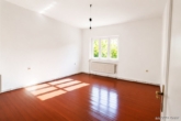 Wohnzimmer - Gepflegtes Mehrfamilienhaus mit 7 Wohneinheiten, Garagen und zusätzlichem Baugrundstück