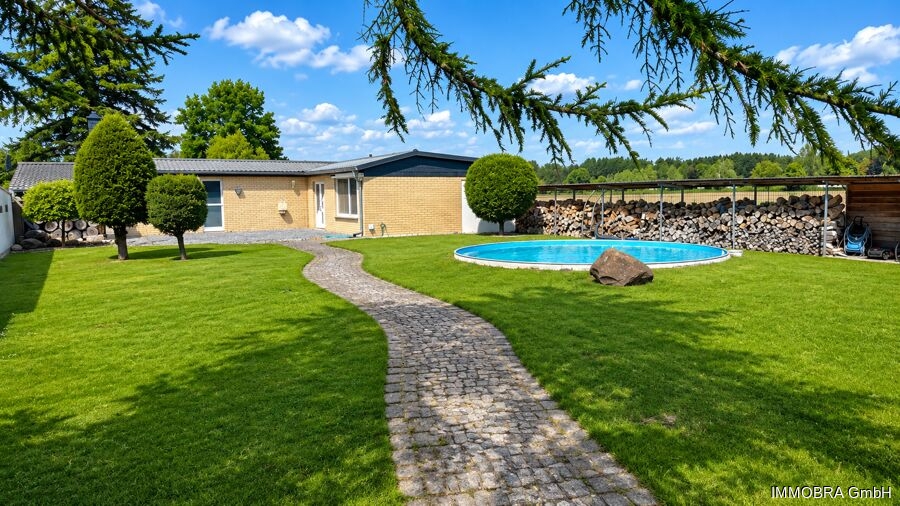 Exklusives Erholungsgrundstück mit Bungalow, Pool und traumhafter Sonnenterrasse in der Mötzower Vorstadt, 14776 Brandenburg an der Havel, Bungalow
