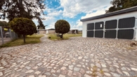 Auffahrt - Exklusives Erholungsgrundstück mit Bungalow, Pool und traumhafter Sonnenterrasse in der Mötzower Vorstadt