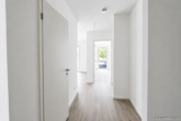 Flur - Moderne Neubauwohnung mit Terrasse, Balkon, zwei Bädern und Tiefgarage