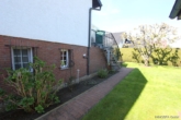 Hauswand seitlich - Gepflegtes Einfamilienhaus mit Gartenidylle, Pool und moderner Technik