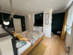 Schlafzimmer mit Ankleide - Großzügige Doppelhaushälfte auf schönem Grundstück in Stechow-Ferchesar