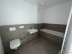 Bad mit Wanne - Traumhafte 4-Zimmer Erdgeschosswohnung in Top-Lage von Brandenburg an der Havel